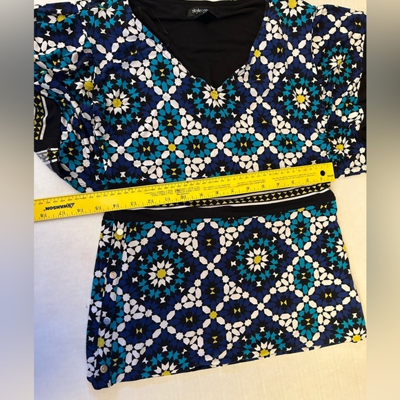 Style & Company Blue and White Graphic Flutter Sleeve tunic Blouse Sz-PM.  M14 - Picture 9 of 10